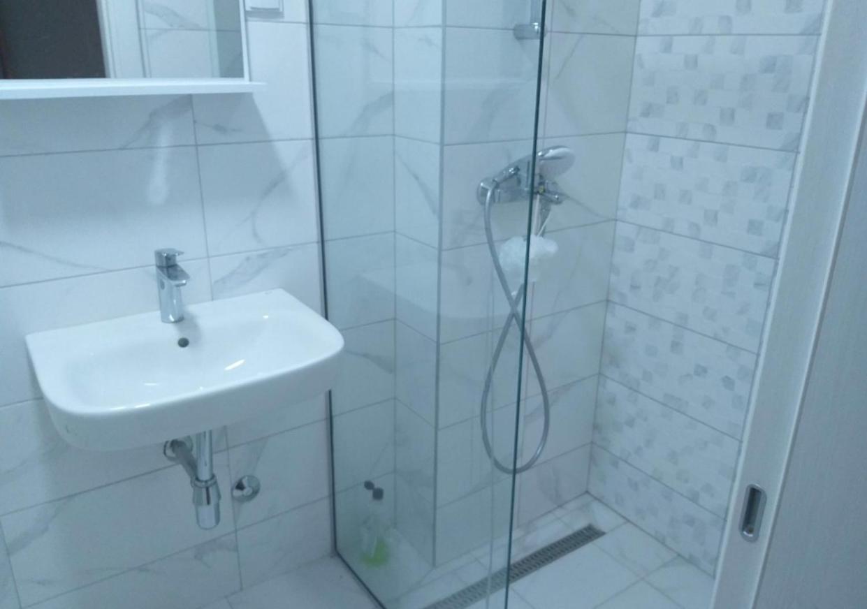 Hotel Ideall Podgorica Bagian luar foto