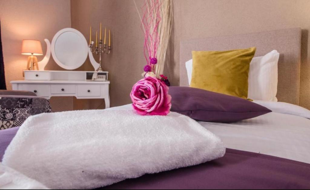 Hotel Ideall Podgorica Bagian luar foto