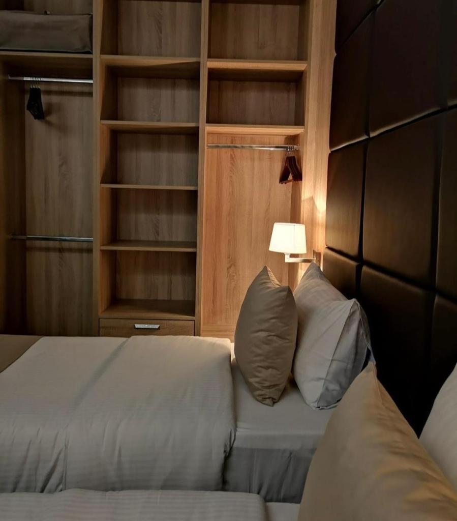 Hotel Ideall Podgorica Bagian luar foto