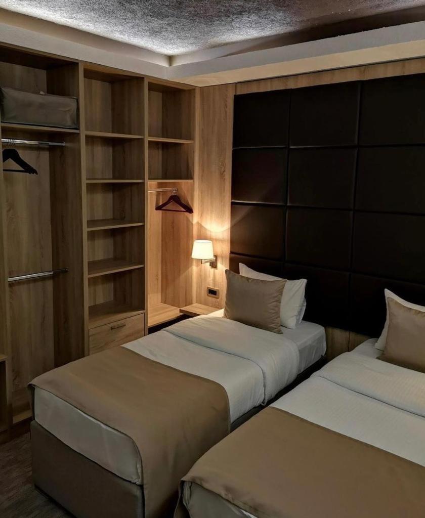 Hotel Ideall Podgorica Bagian luar foto