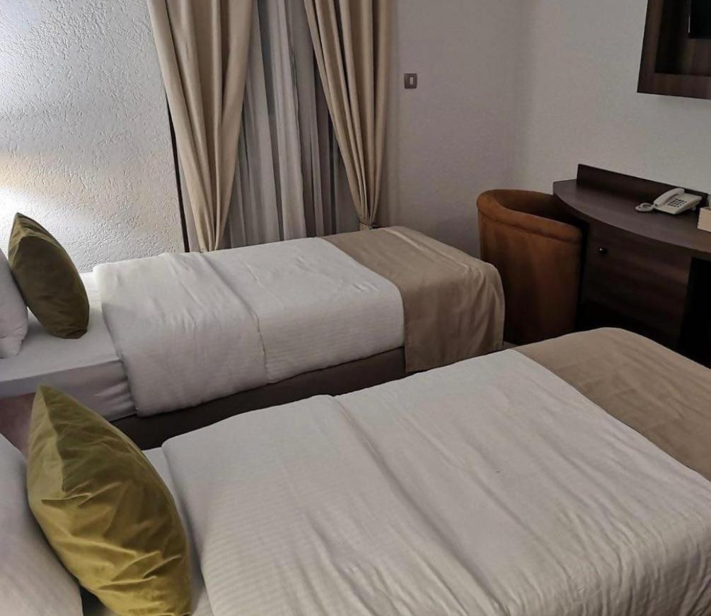 Hotel Ideall Podgorica Bagian luar foto