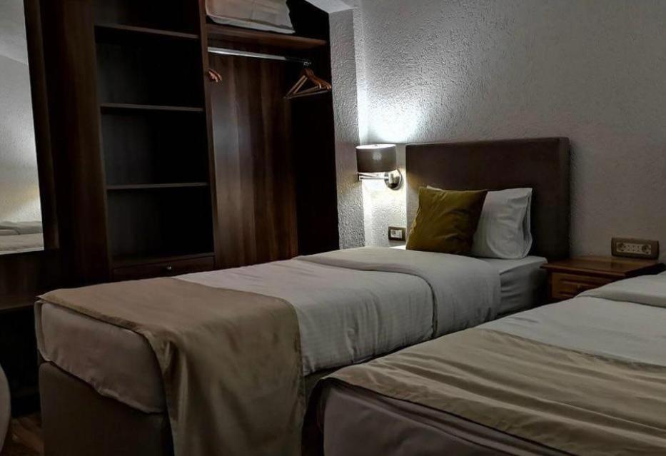 Hotel Ideall Podgorica Bagian luar foto
