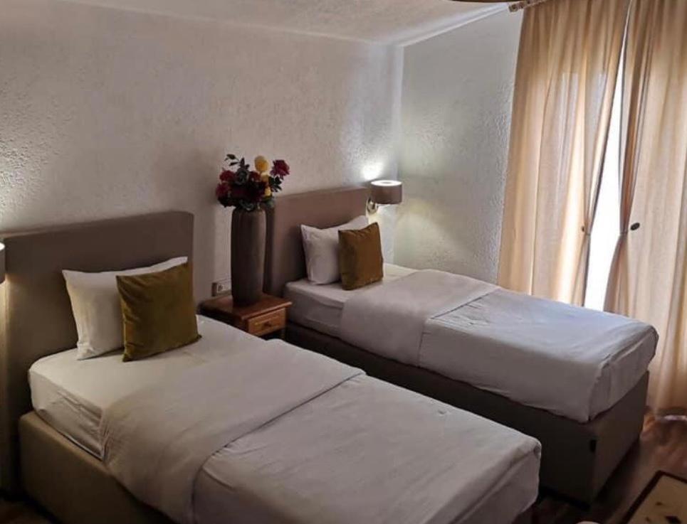 Hotel Ideall Podgorica Bagian luar foto
