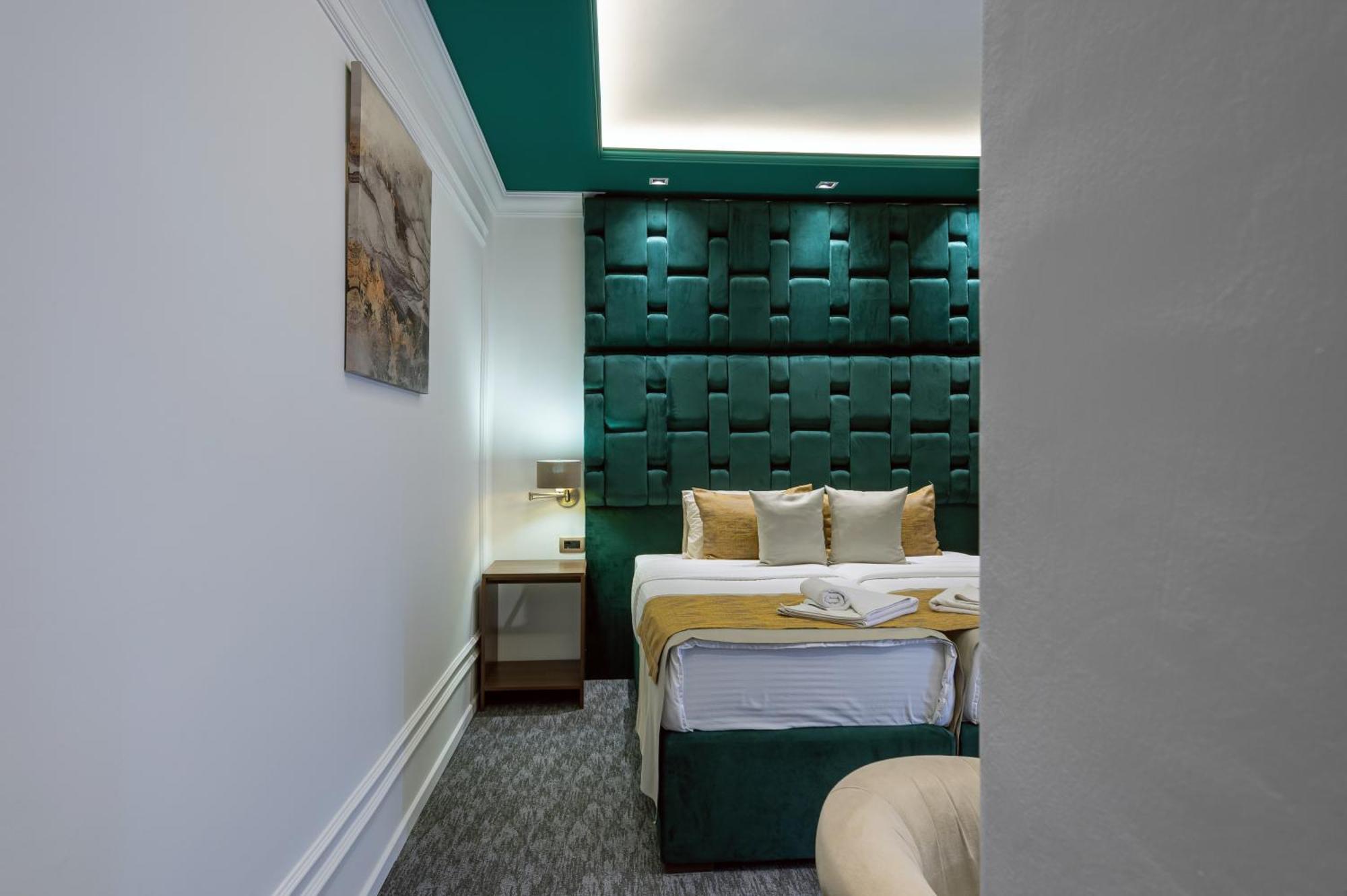 Hotel Ideall Podgorica Bagian luar foto