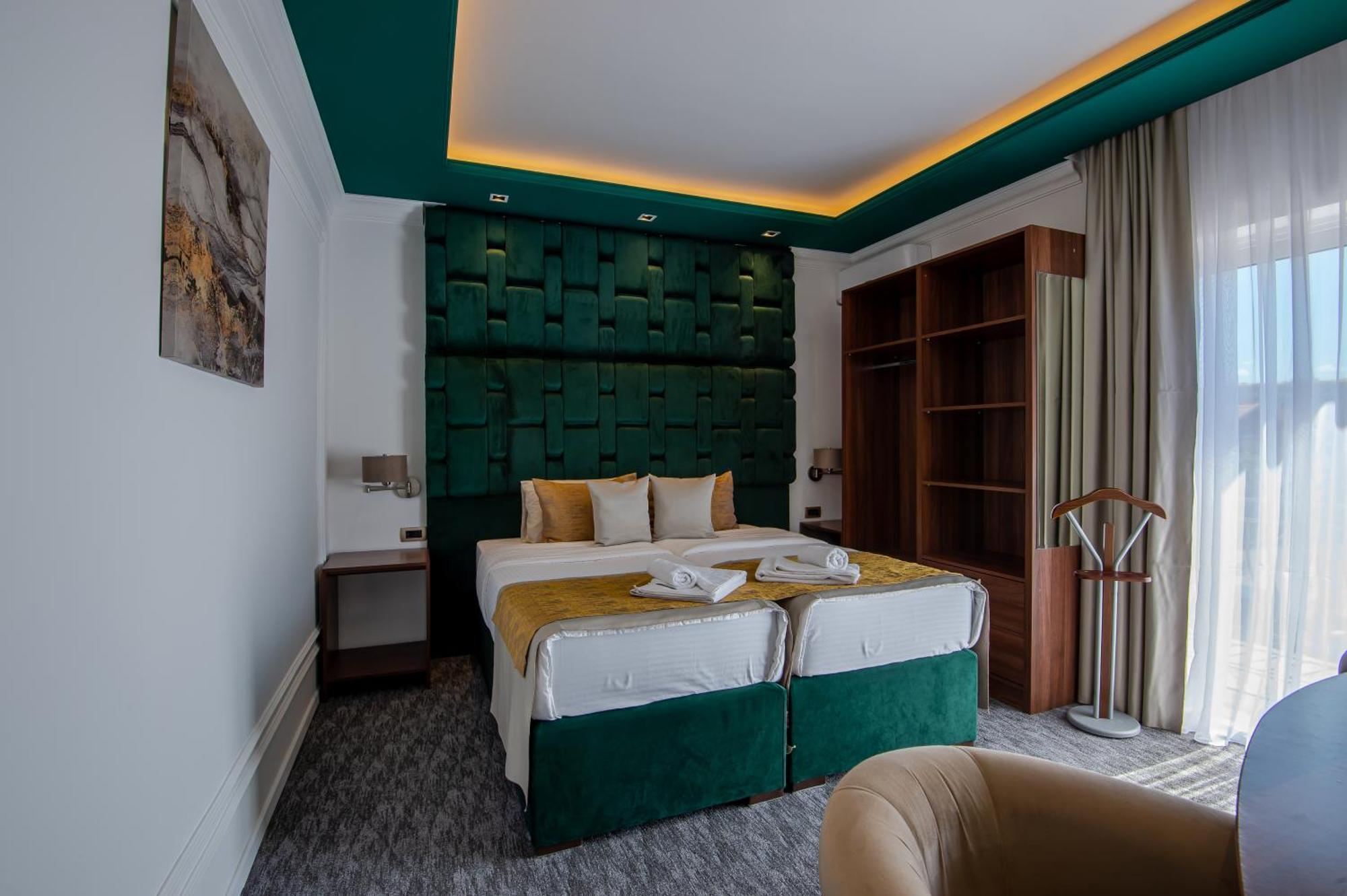 Hotel Ideall Podgorica Bagian luar foto