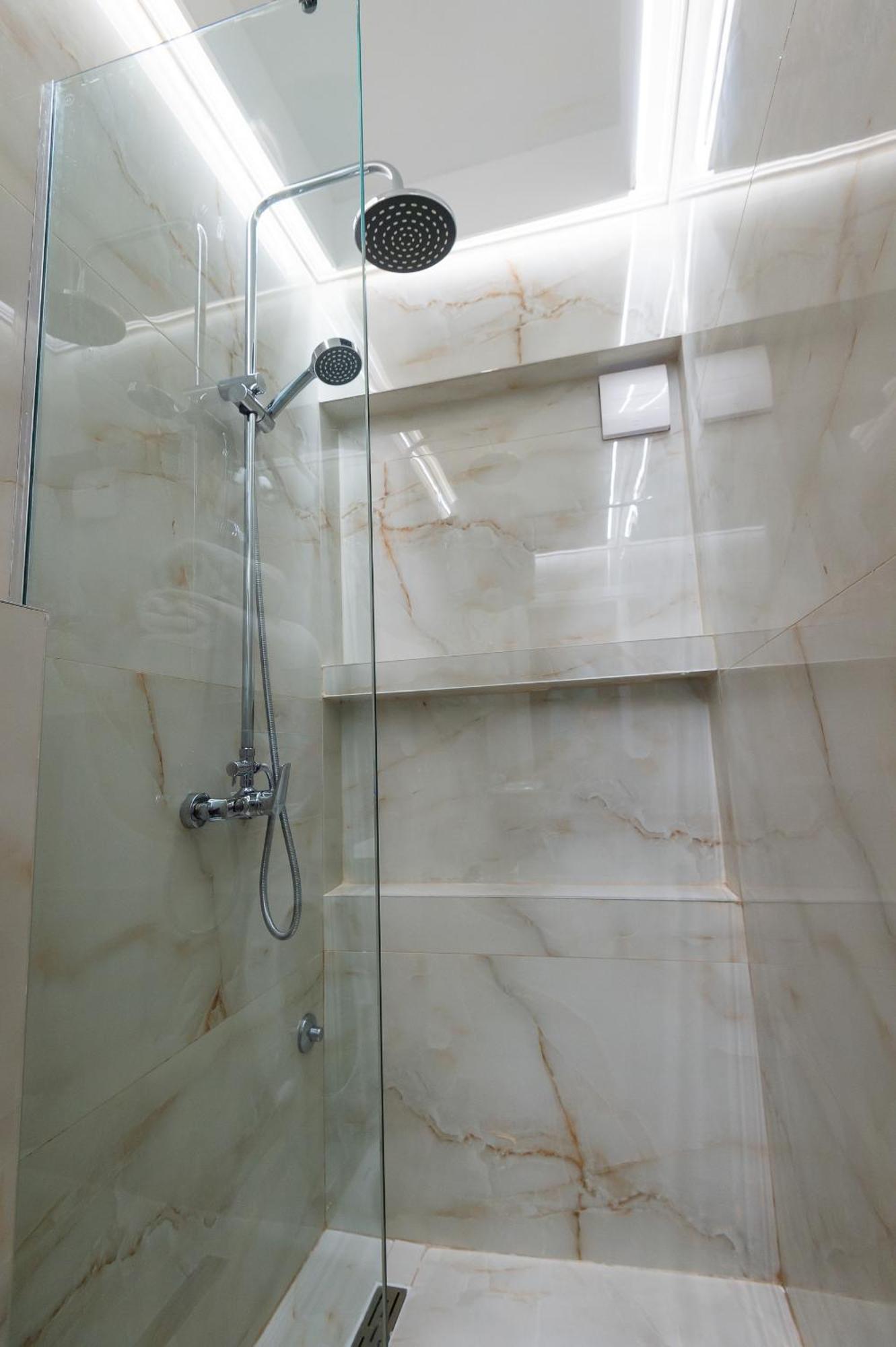 Hotel Ideall Podgorica Bagian luar foto