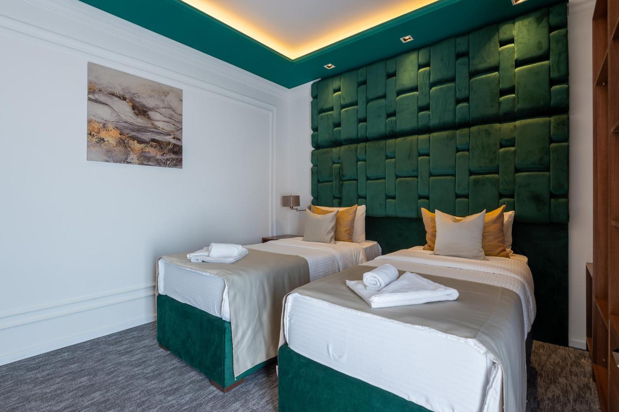 Hotel Ideall Podgorica Bagian luar foto