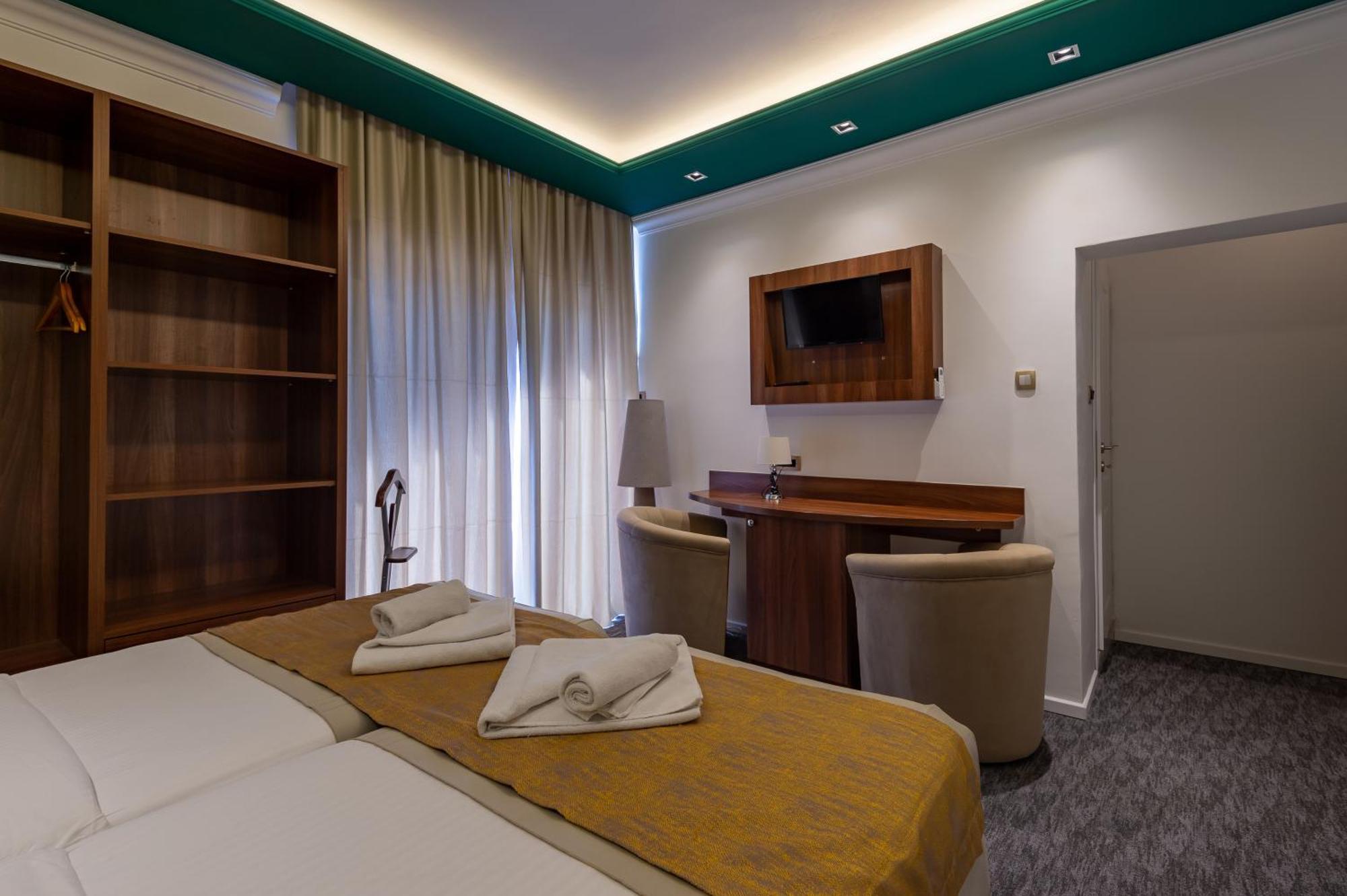 Hotel Ideall Podgorica Bagian luar foto