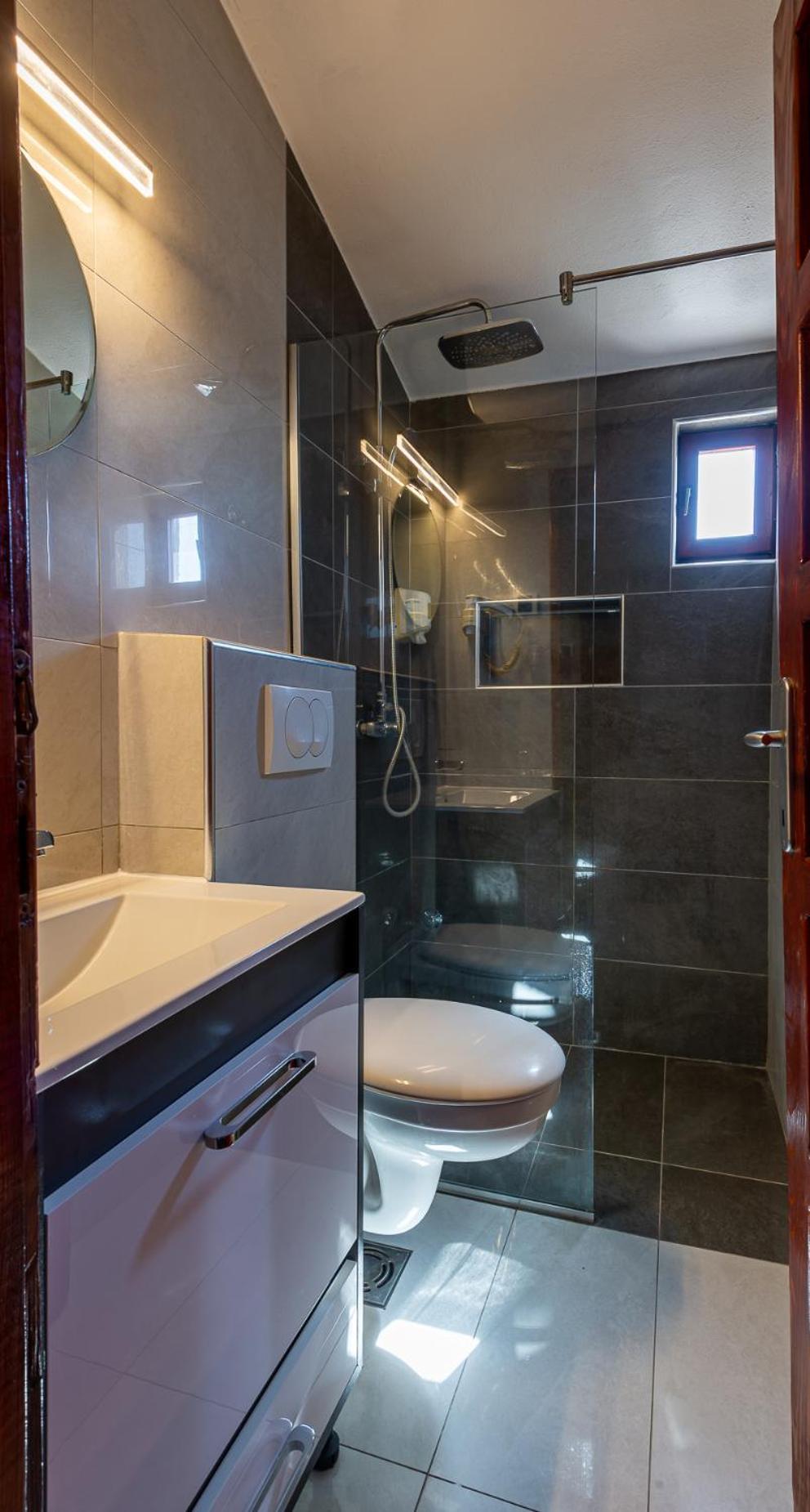 Hotel Ideall Podgorica Bagian luar foto