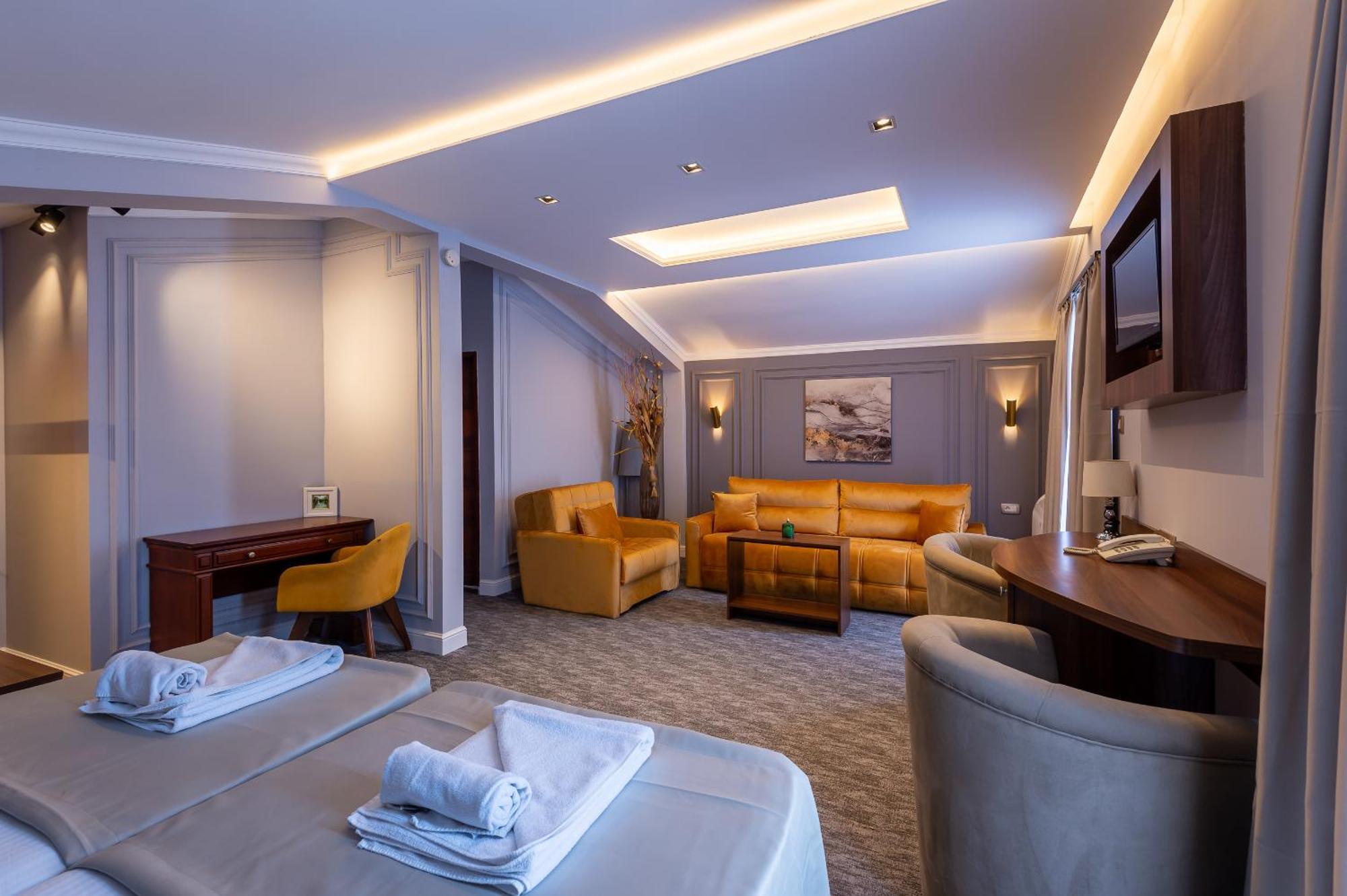 Hotel Ideall Podgorica Bagian luar foto