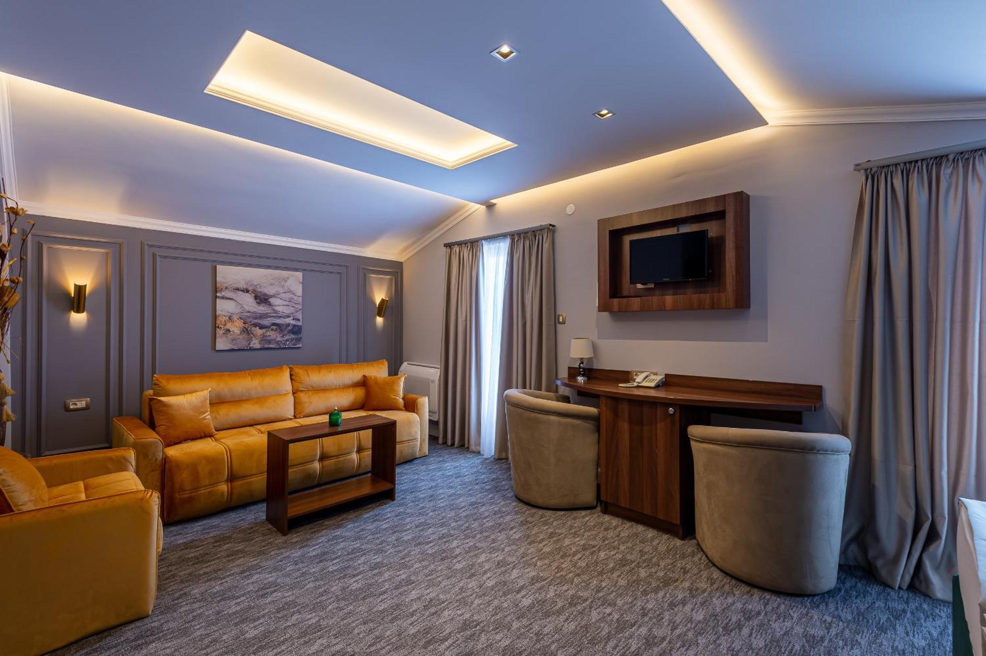 Hotel Ideall Podgorica Bagian luar foto