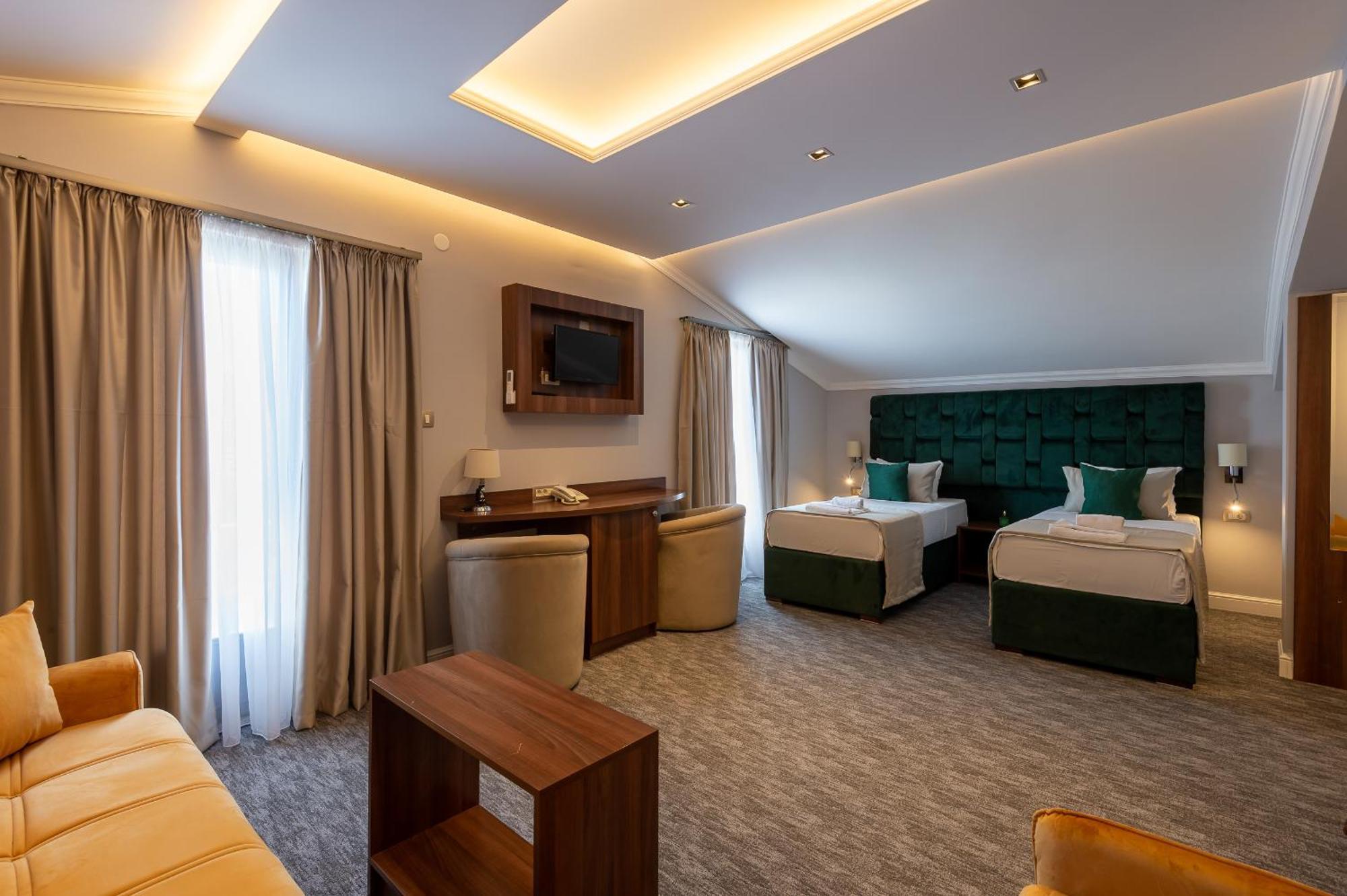 Hotel Ideall Podgorica Bagian luar foto