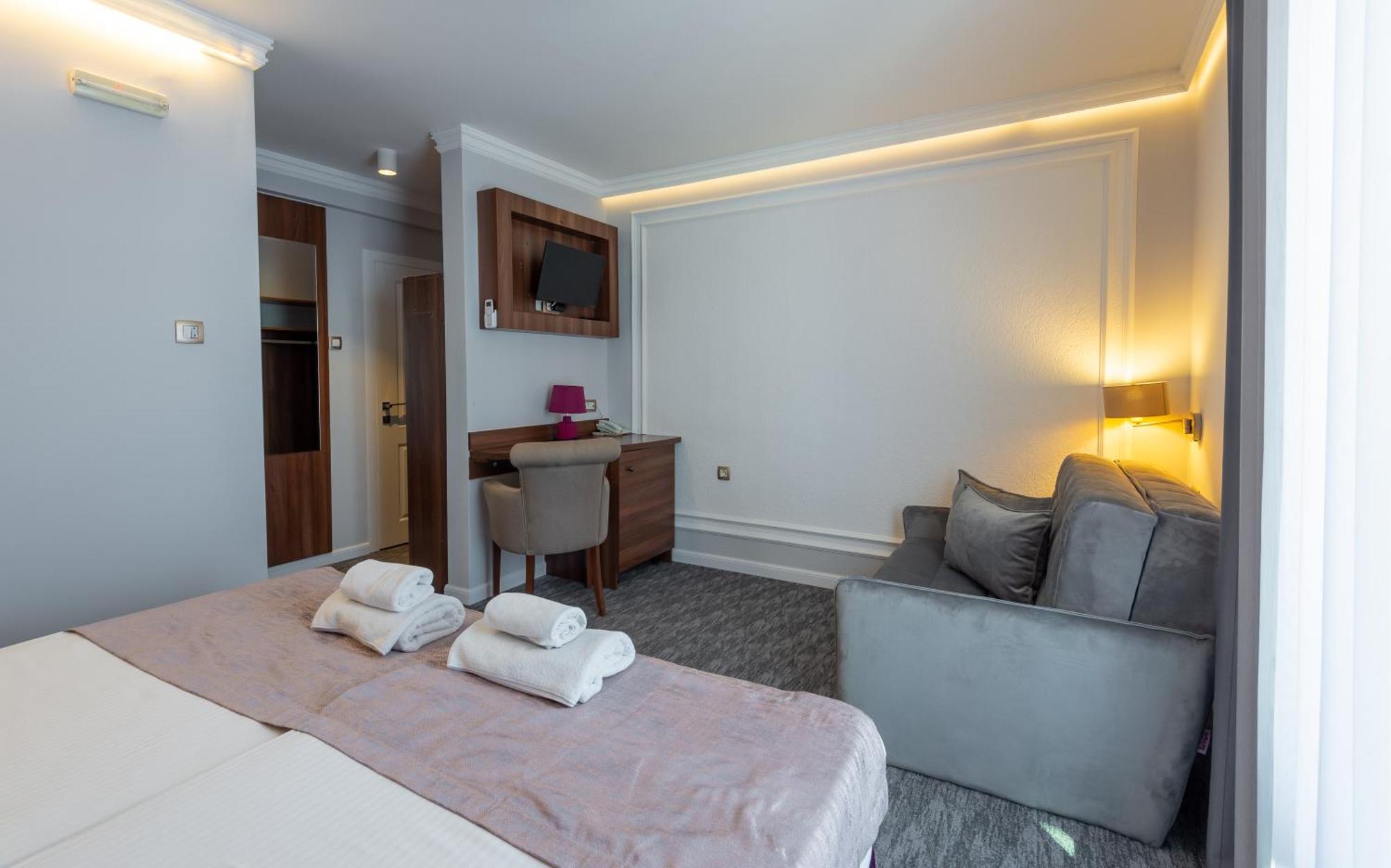 Hotel Ideall Podgorica Bagian luar foto