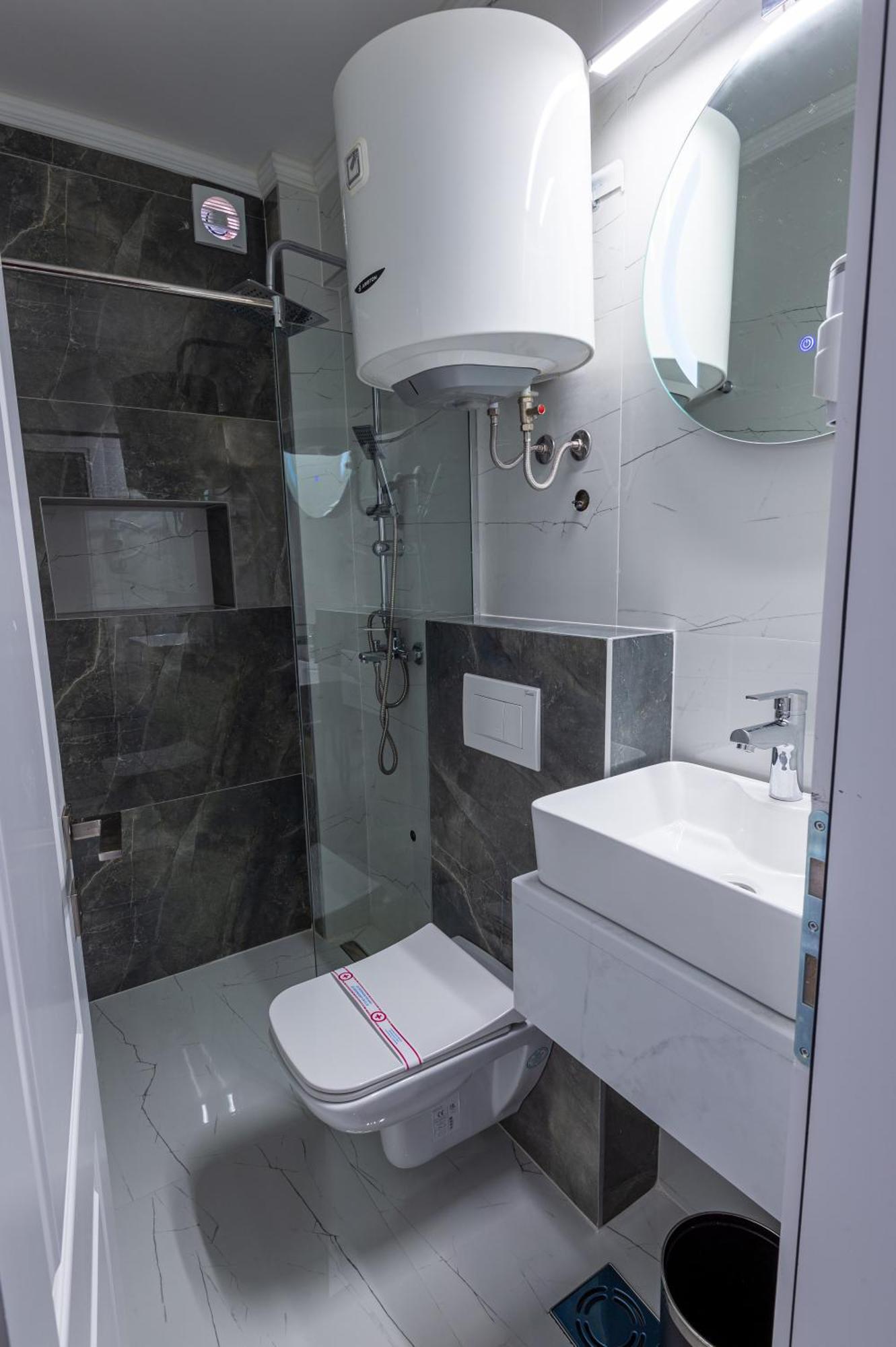 Hotel Ideall Podgorica Bagian luar foto