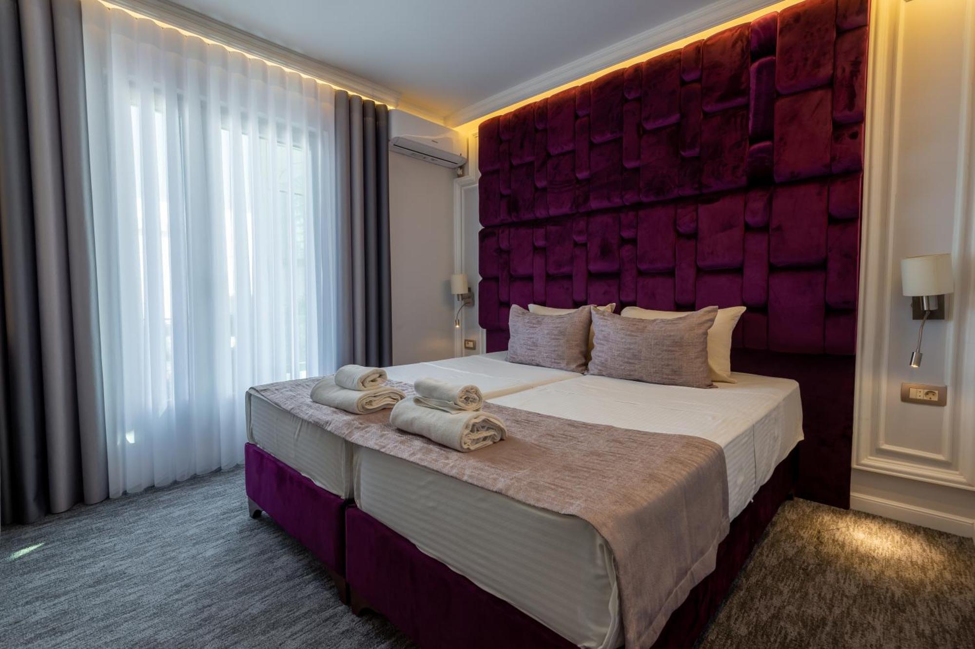 Hotel Ideall Podgorica Bagian luar foto