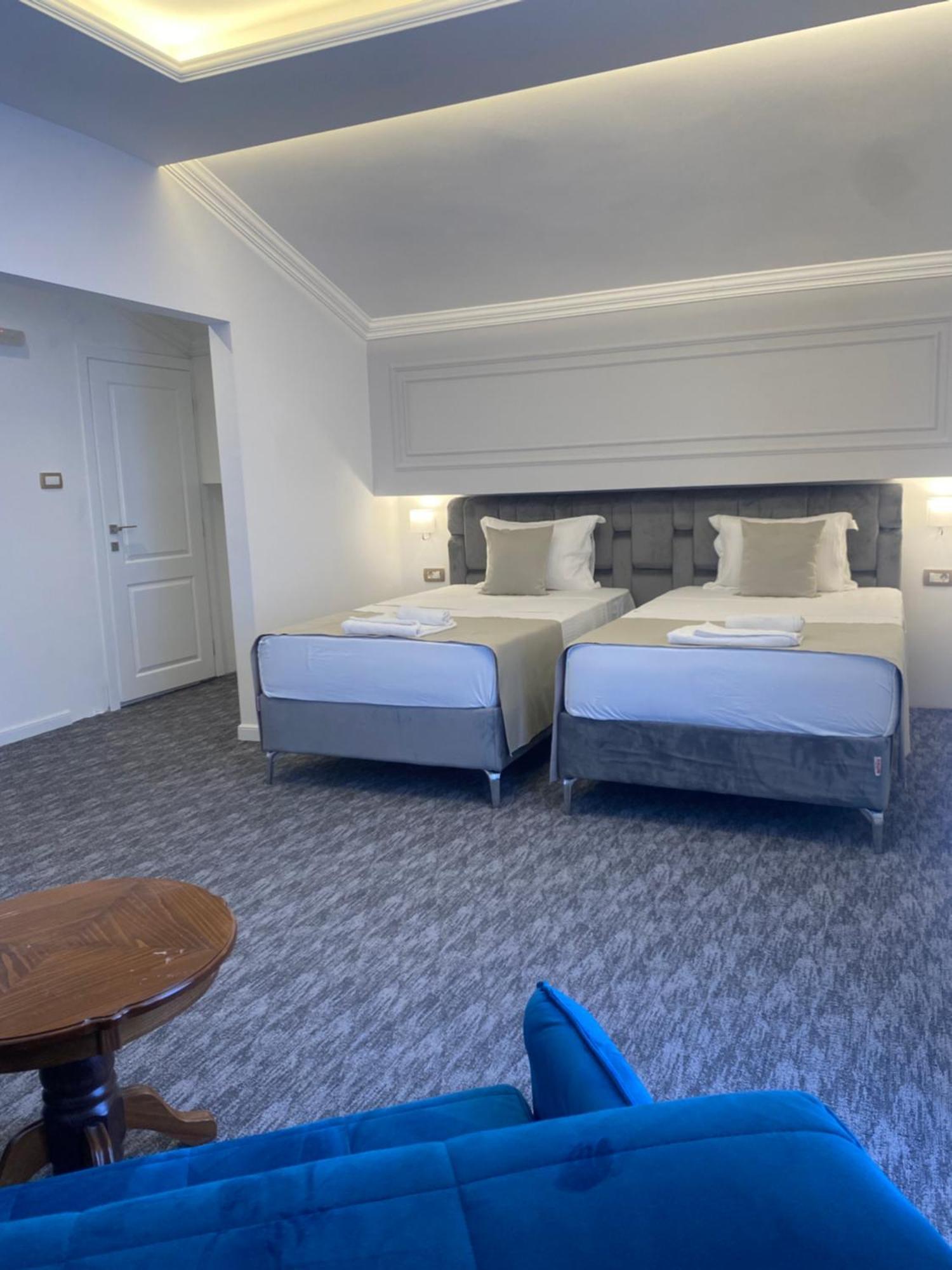Hotel Ideall Podgorica Bagian luar foto