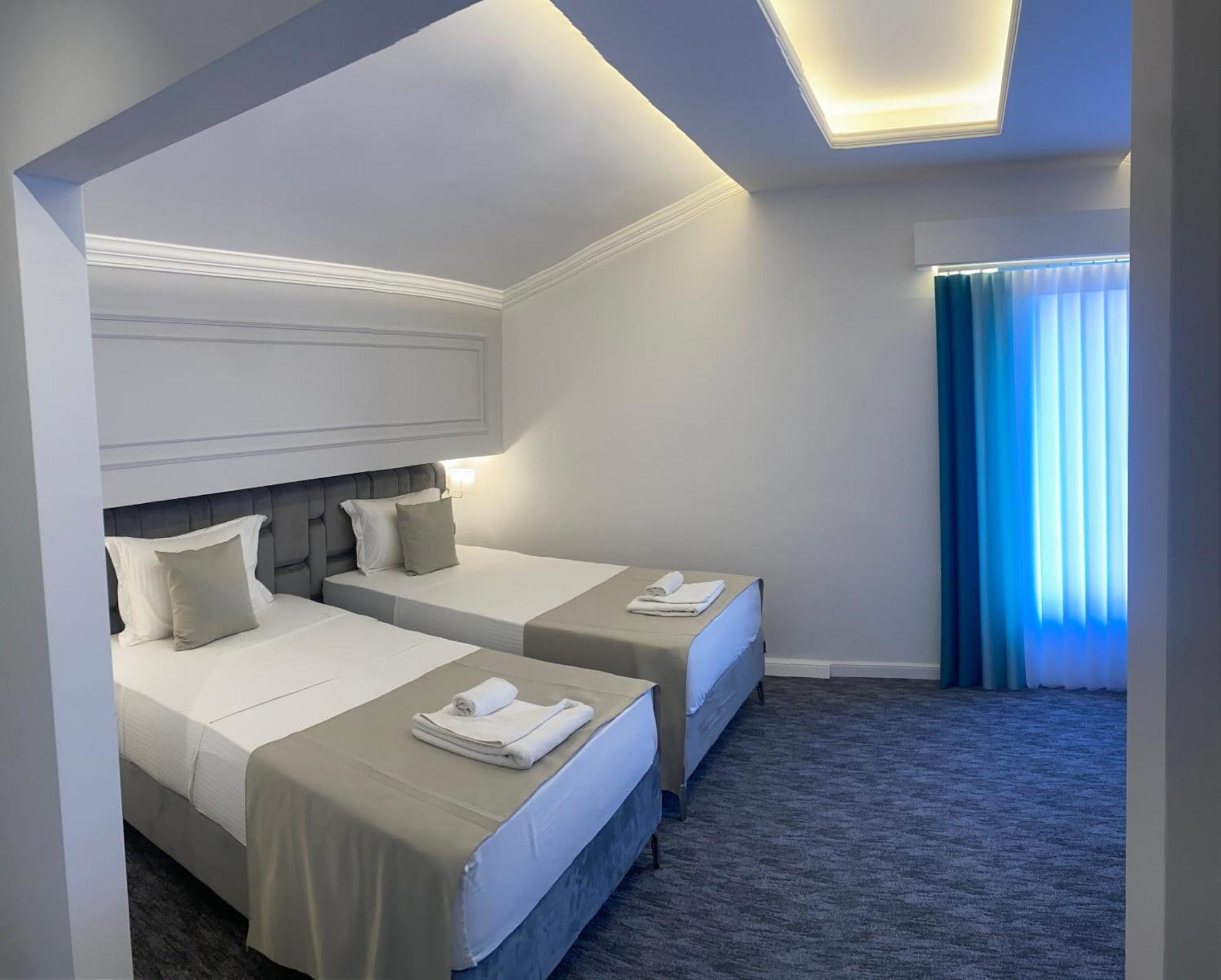 Hotel Ideall Podgorica Bagian luar foto