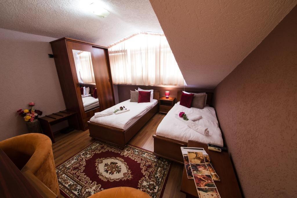Hotel Ideall Podgorica Bagian luar foto