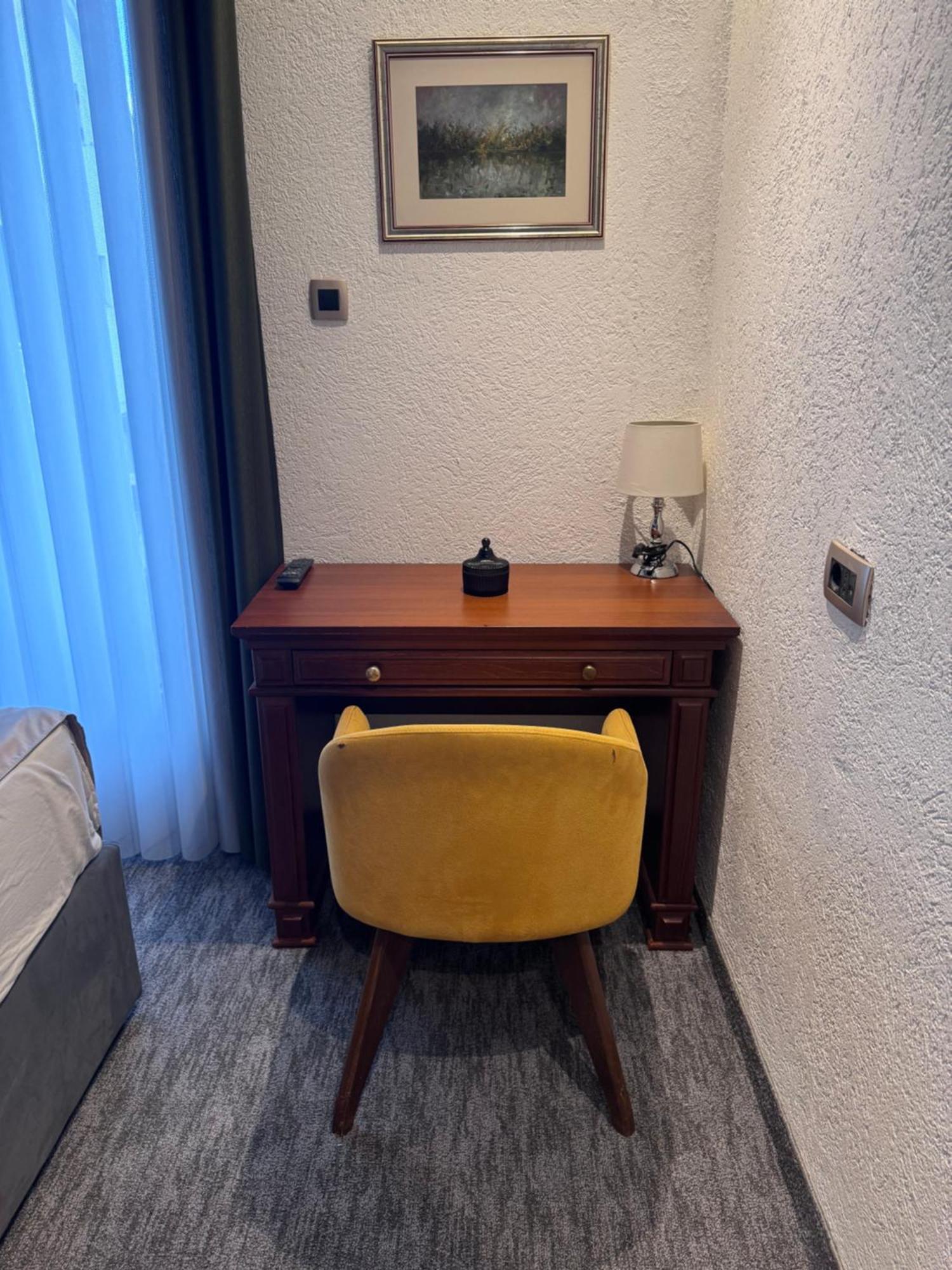 Hotel Ideall Podgorica Bagian luar foto