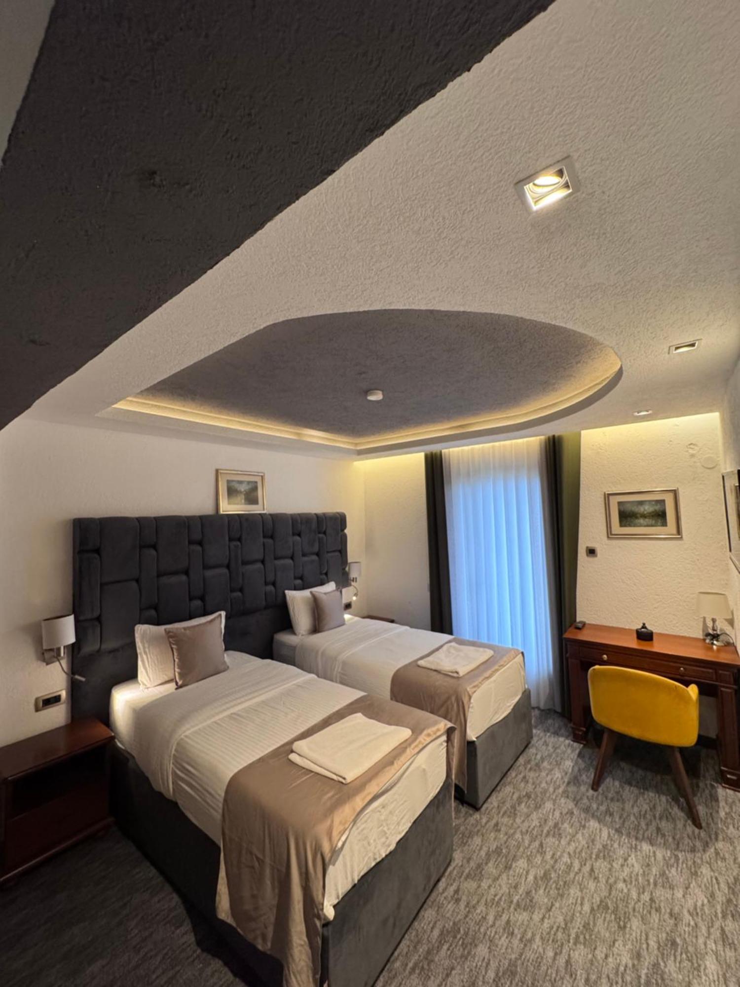 Hotel Ideall Podgorica Bagian luar foto