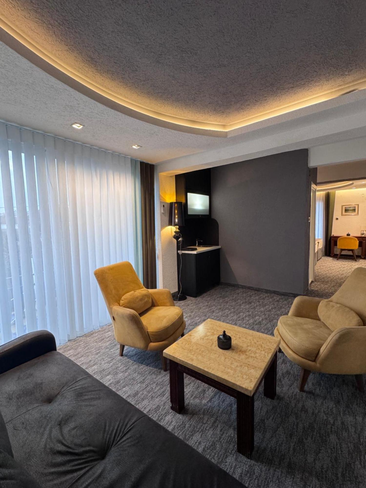 Hotel Ideall Podgorica Bagian luar foto